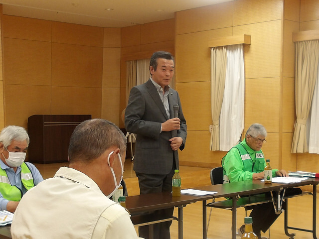 あいさつを述べる市長の写真