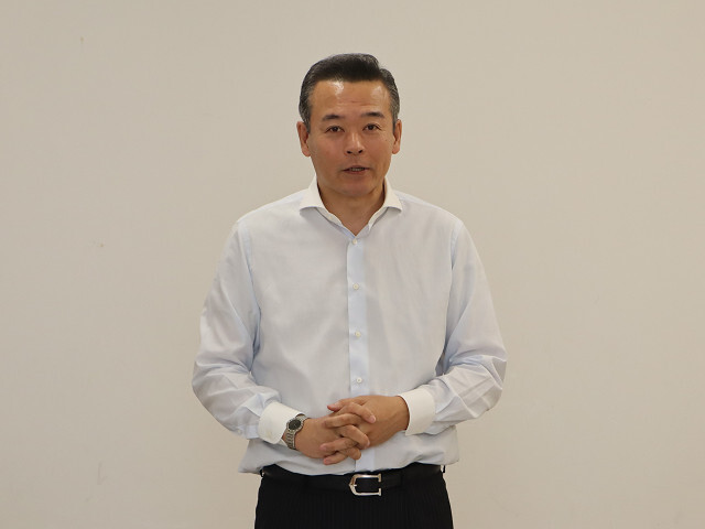 あいさつを述べる市長の写真