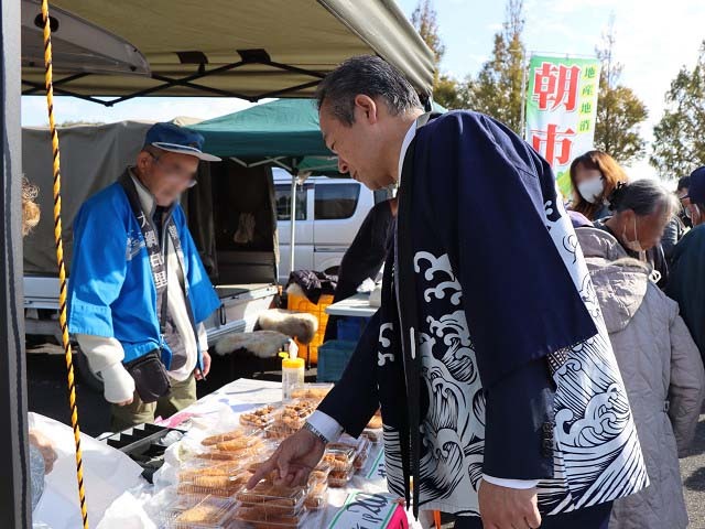多くの来場客で賑わう会場の様子の写真2