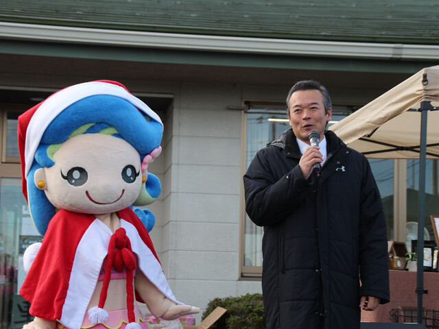 あいさつを述べる市長の写真