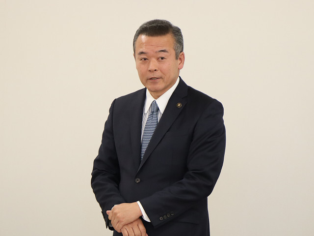 あいさつを述べる市長の写真
