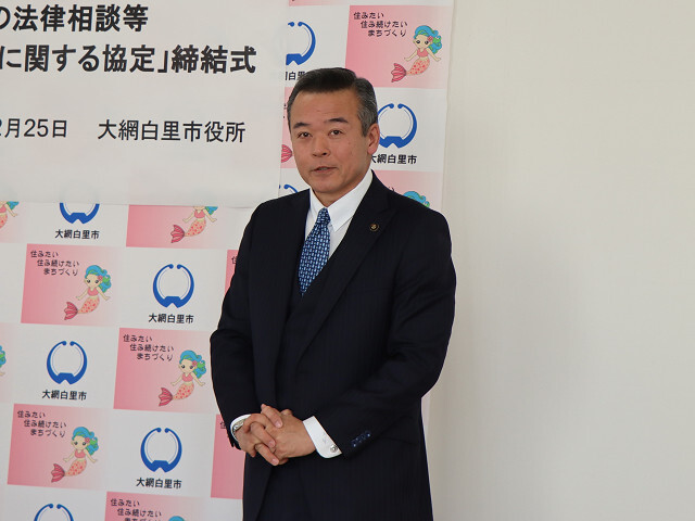 あいさつを述べる市長の写真