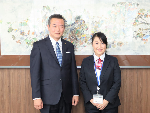 市長と板倉支所長の写真