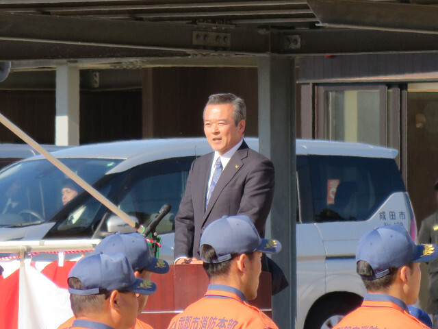 あいさつを述べる市長の写真