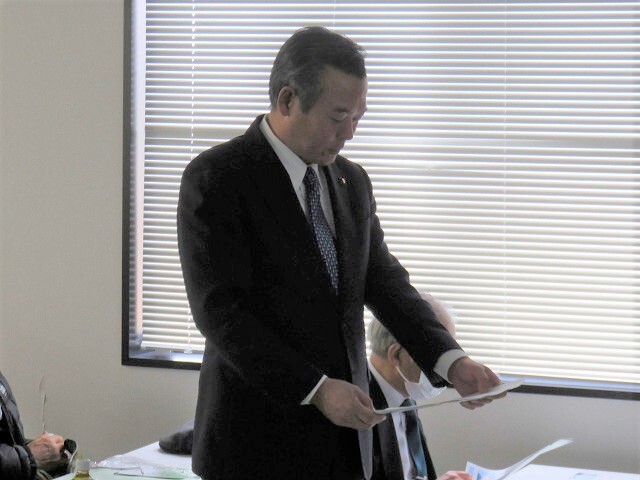 あいさつを述べる市長の写真