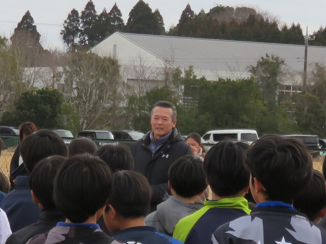 あいさつを述べる市長の写真