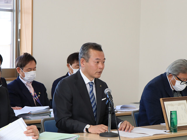 説明をする市長の写真