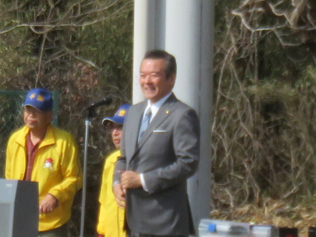 あいさつを述べる市長の写真