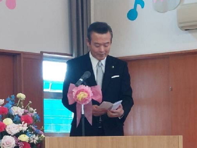 あいさつを述べる市長の写真