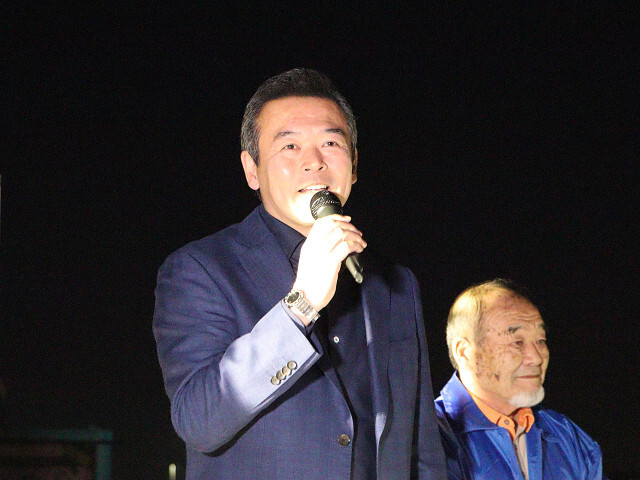 あいさつを述べる市長の写真