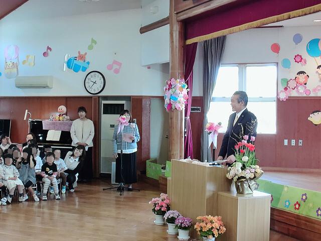 あいさつを述べる市長の写真