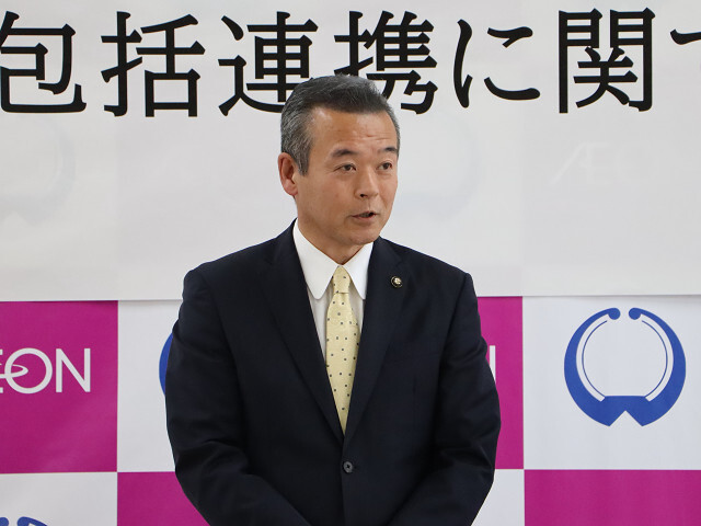 あいさつを述べる市長の写真