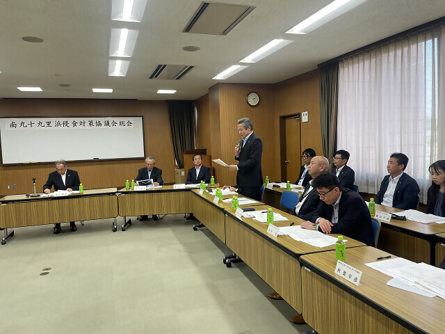 監査報告をする市長の写真