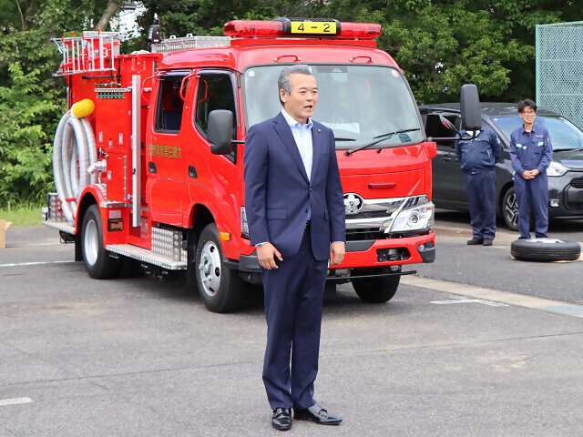 あいさつを述べる市長の写真