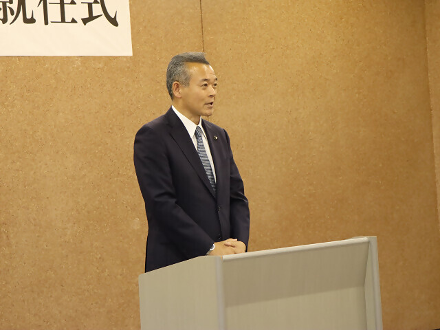 あいさつを述べる市長の写真