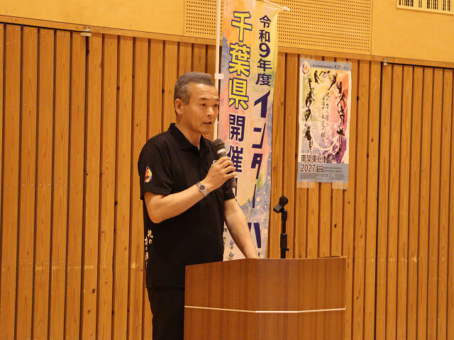 あいさつを述べる市長の写真